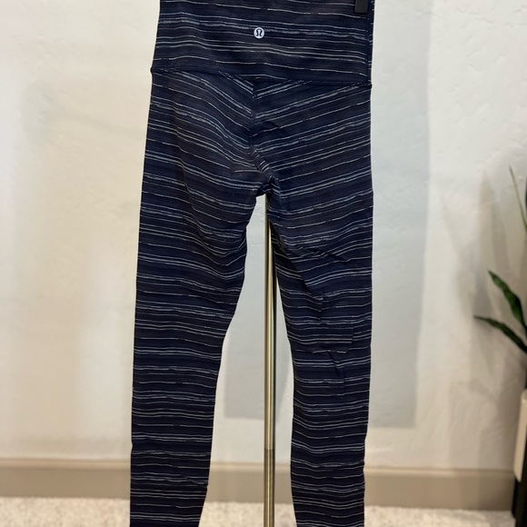 Lululemon High Times | Size 4 | Stripes | High Rise | GREAT Condition - Picture 1 of 5